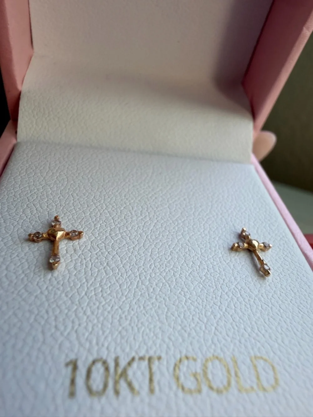 10KT Gold Cross Stud Earrings heart Religious Minimal set in pink gift box NEW - Picture 2 of 13